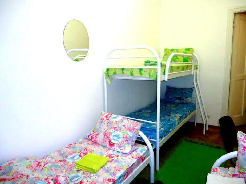 Hostel Kreshatik Kyiv Exterior foto